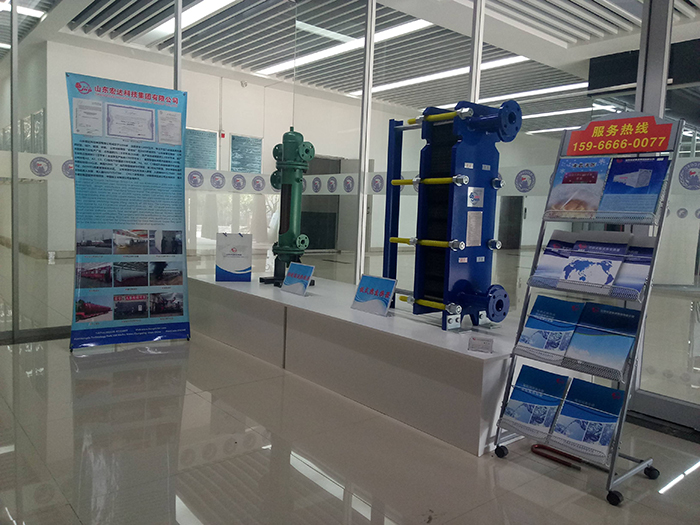 王忠林书记到乐动（中国）LEDONG·官方网页版
集团展位观展