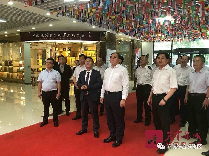 王忠林书记到乐动（中国）LEDONG·官方网页版
集团展位观展