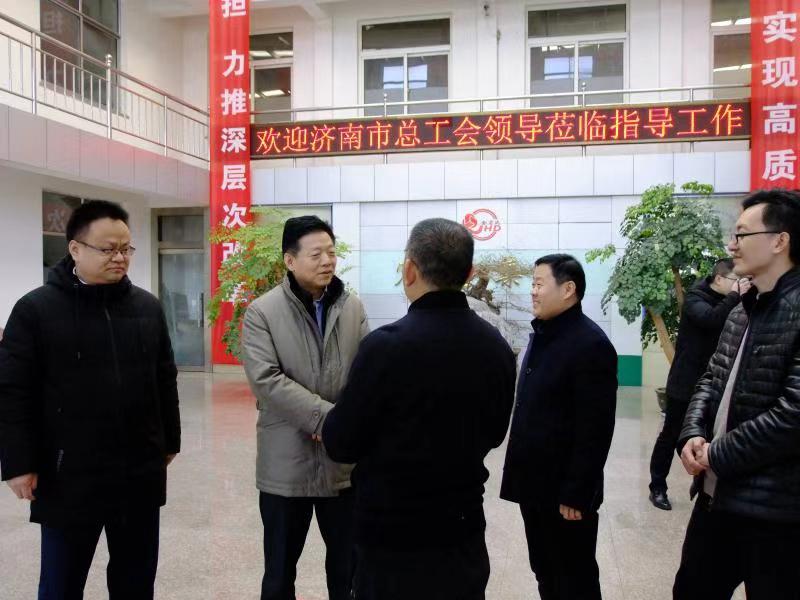 区工会副主席李爱国，乐动（中国）LEDONG·官方网页版
集团袁洪彬、孟祥利共同参加活动。