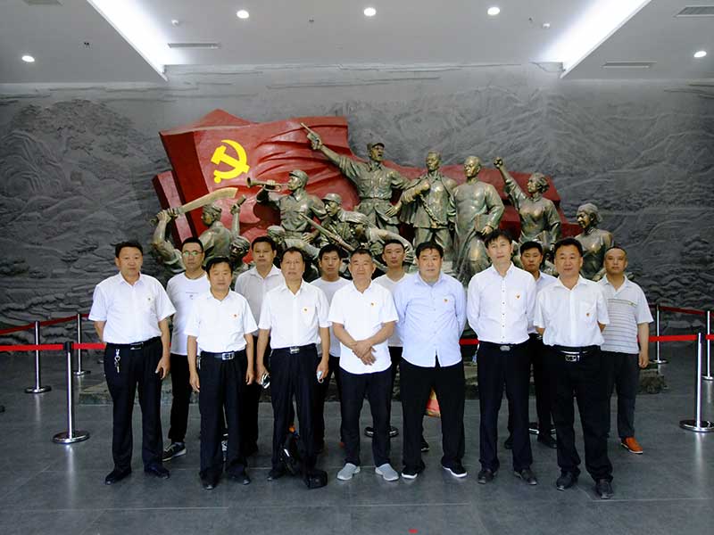 让党旗高高飘扬---乐动（中国）LEDONG·官方网页版
集团党员参观大峰山红色教育基地活动