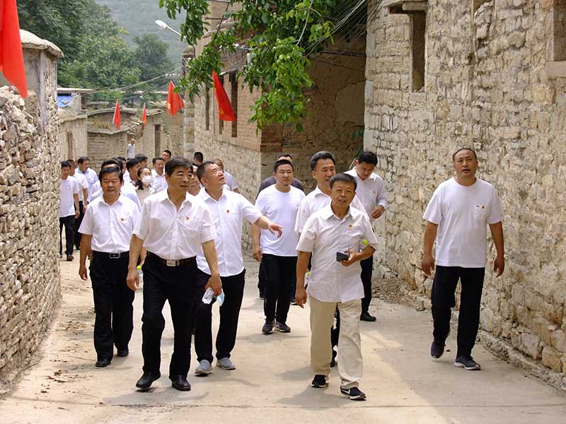 让党旗高高飘扬---乐动（中国）LEDONG·官方网页版
集团党员参观大峰山红色教育基地活动