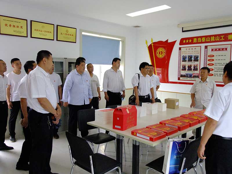 让党旗高高飘扬---乐动（中国）LEDONG·官方网页版
集团党员参观大峰山红色教育基地活动